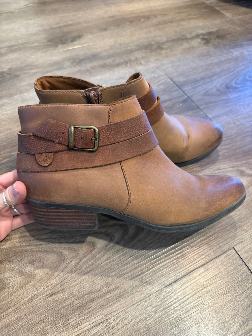 Clark’s Addyi Cora Tan Leather Side Zip Ankle Boots Size 9.5